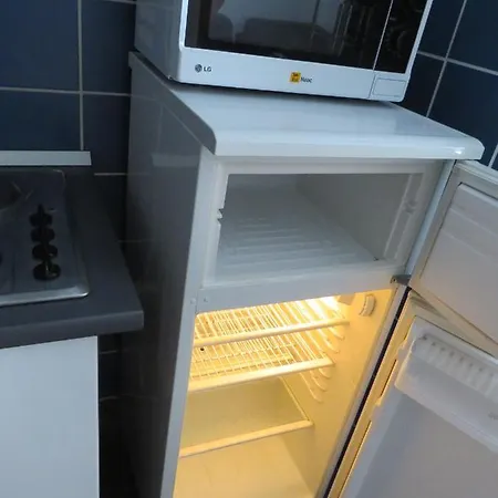 Apartment 4 *