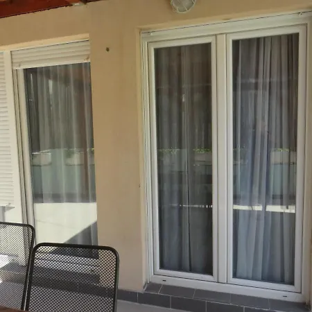4 Apartment Split