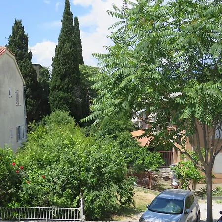 4 Apartment Split
