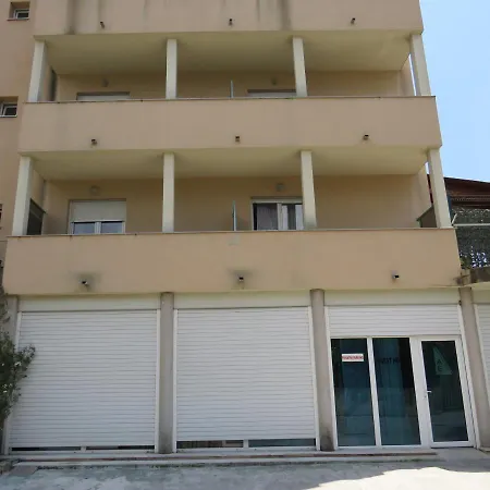4 Apartment *